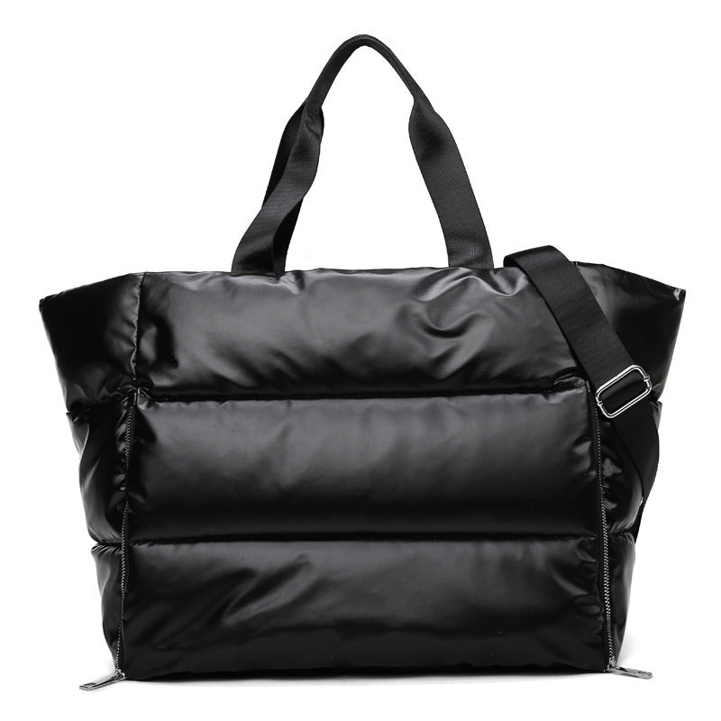 Sac de Pilates noir métallisé Maison Lyra, grand sac de sport pour femme active, transport tapis de pilate et yoga , design élégant et pratique avec bandoulière réglable et poignées, parfait pour le yoga, le pilates ou les déplacements quotidiens.
