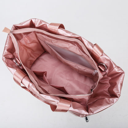 Sac de Pilates rose métallisé Maison Lyra, grand sac de sport pour femme active, transport tapis de pilate et yoga , design élégant et pratique avec bandoulière réglable et poignées, parfait pour le yoga, le pilates ou les déplacements quotidiens. Grande capacité et organisation 